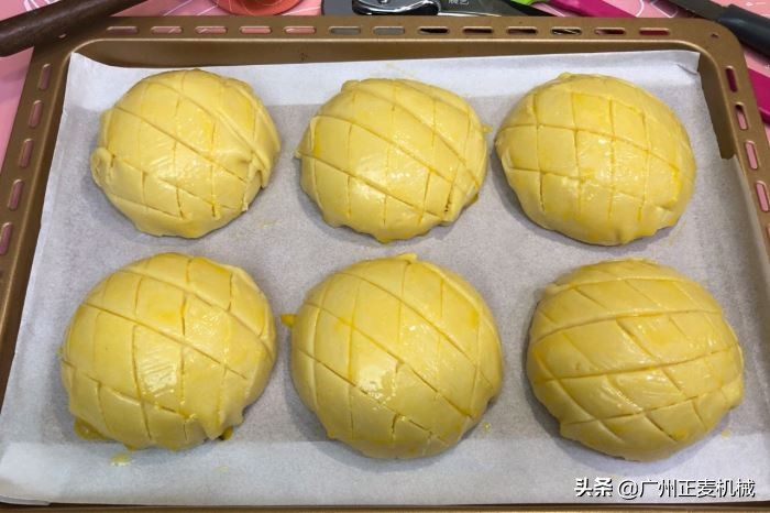 菠萝面包的做法烤箱,菠萝面包的家常做法用烤箱