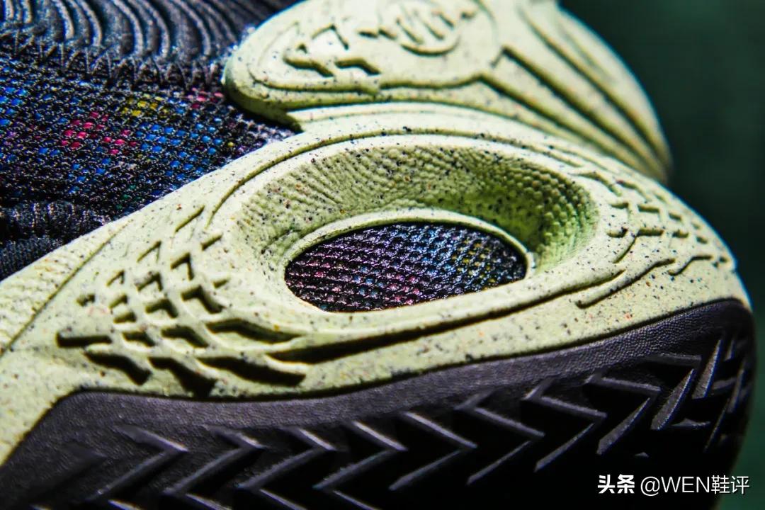 一双绿色的nike跑鞋,nike垃圾环保鞋2代尺码