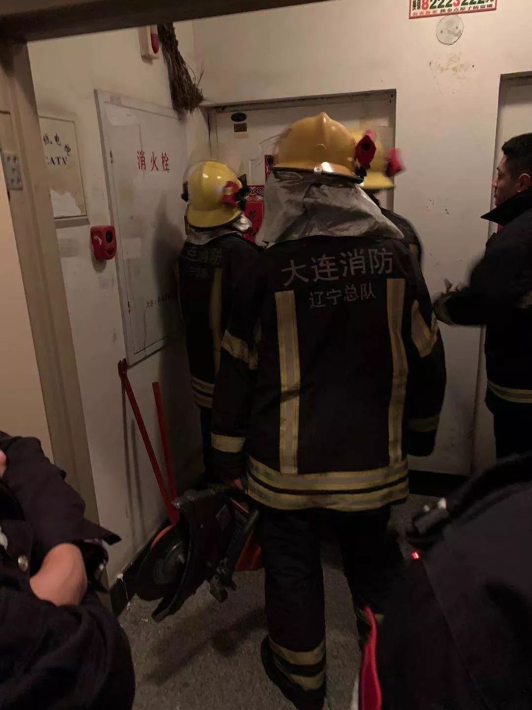 凌晨两三点听到敲木板的声音,半夜听到敲打床板