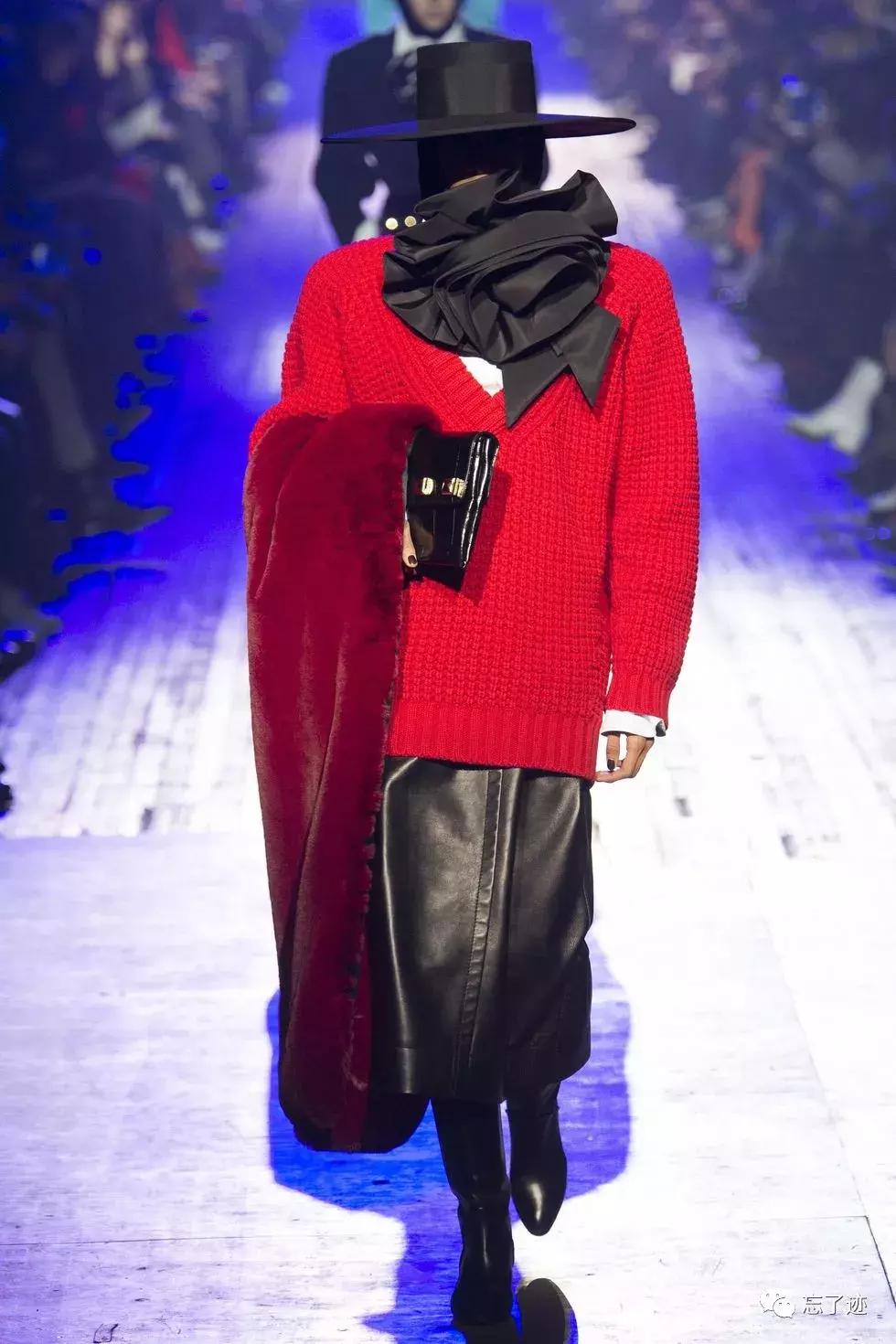 时装t台及镜前造型,时装t台秀套装