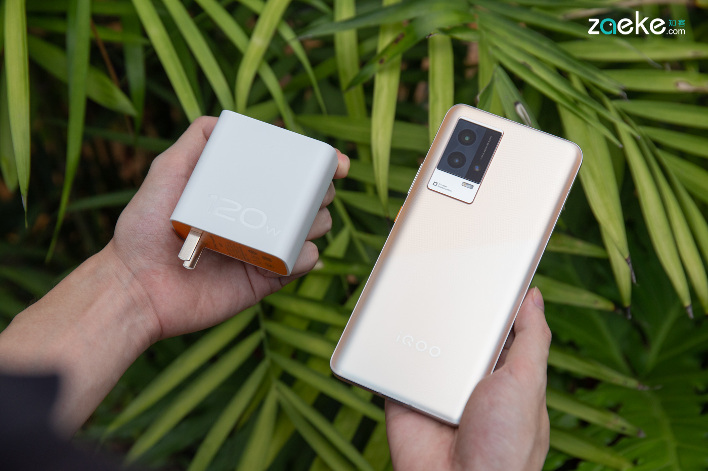 iqoo8燃色配色带壳,iqoo8燃变色