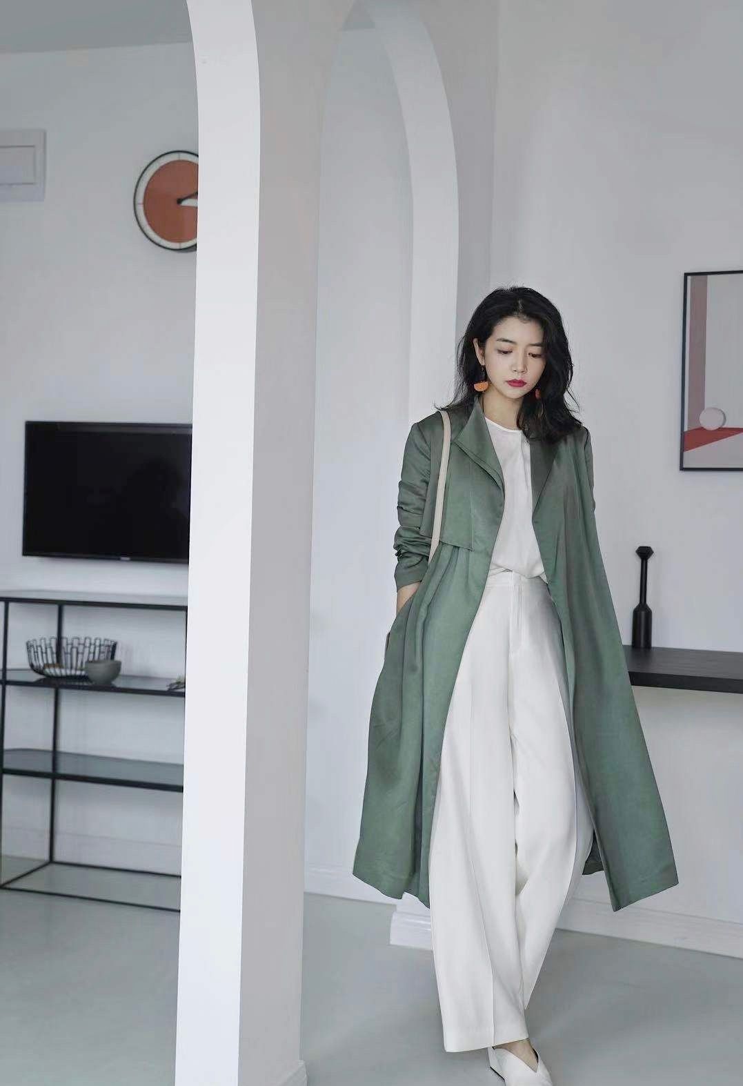 高腰雪纺衫搭配阔腿裤,缎面条纹雪纺衫这样穿时尚洋气