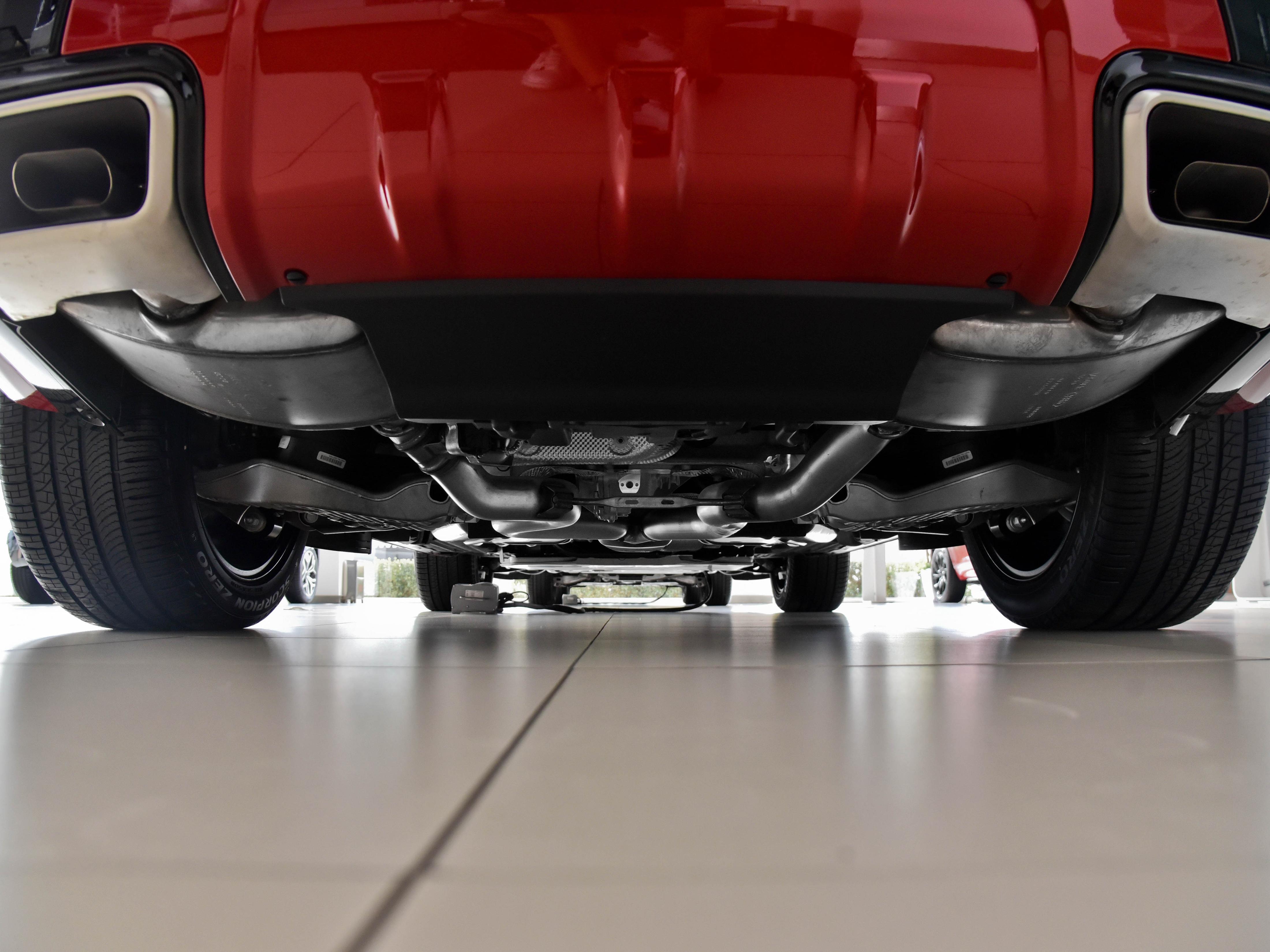 带低速四驱的suv排名,路虎揽胜运动版5.0t越野测试