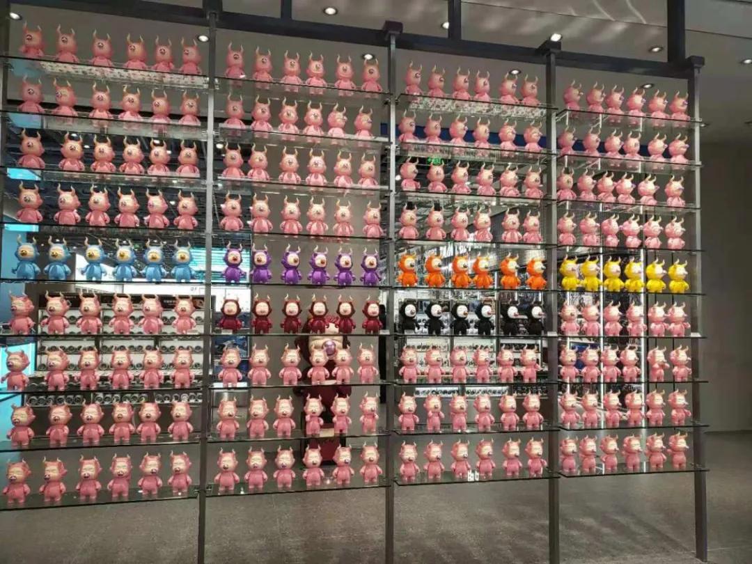 探店｜KK集团潮玩店X11：联名手办火热，背后是年轻人的情绪投射