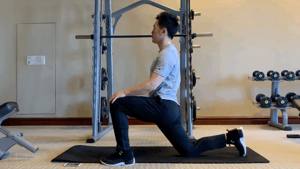 教你八个深蹲的动作,深蹲腰不直立是怎么练