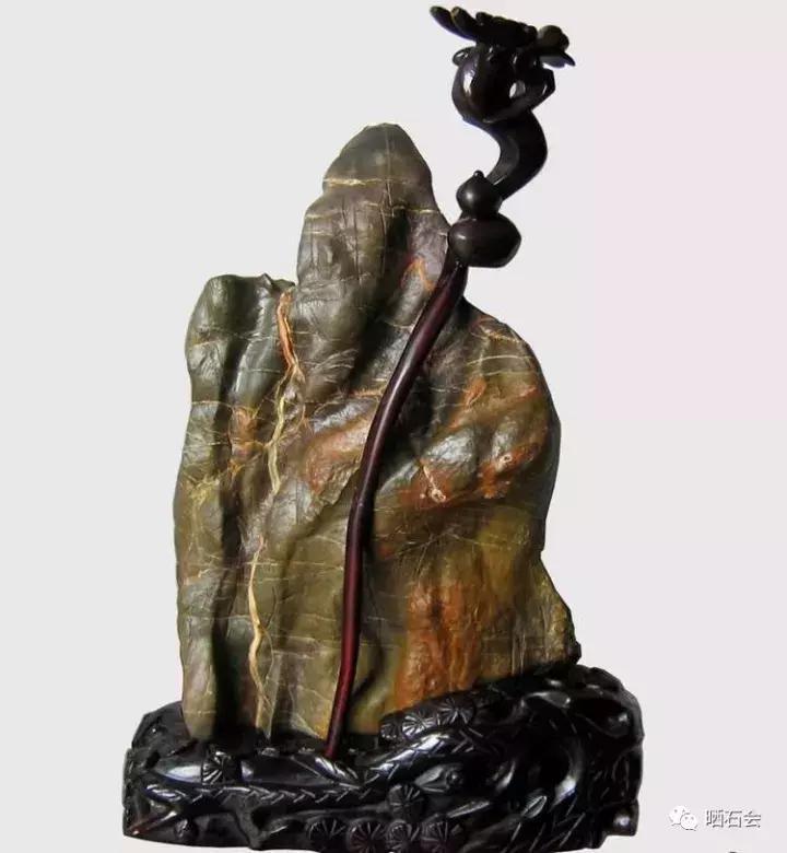 这些奇奇怪怪的奇石让人不忍直视,奇石每一件都是绝无仅有