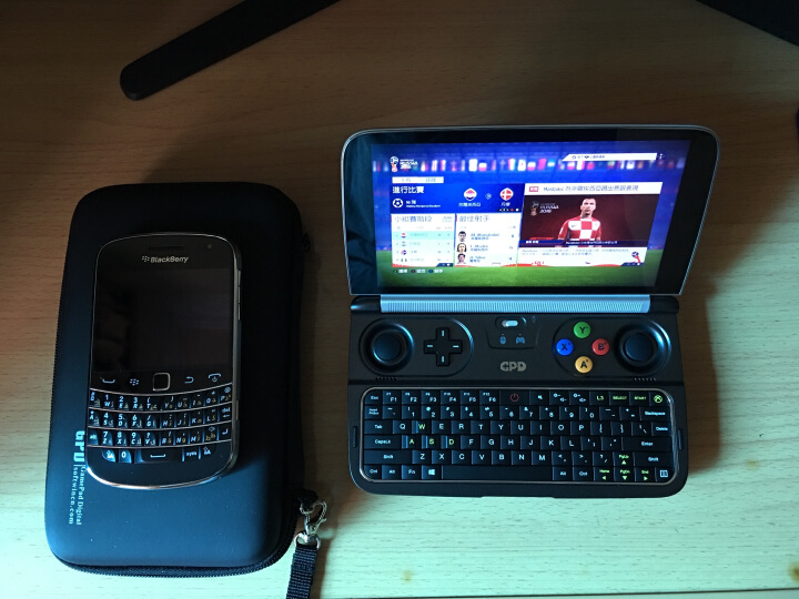 256G固态性能不虚小米，6寸掌机手感不输黑莓，游戏7天真实体验