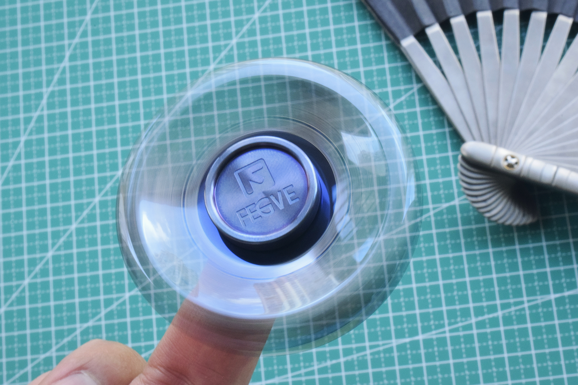 赏心悦目，转到停不下来！——斐戈FEGVE“胖三叶”指尖陀螺赏评