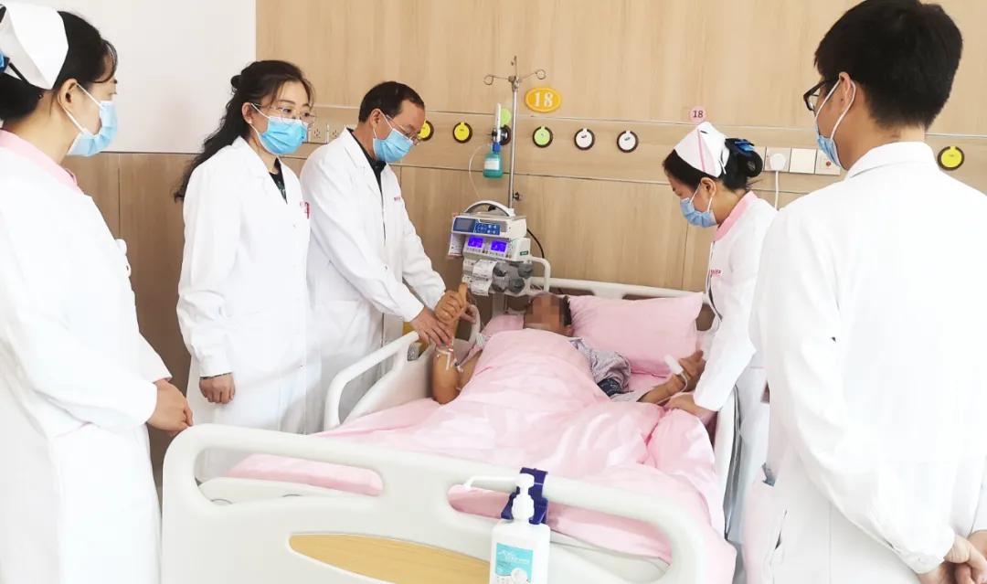 72小时紧急救治！西安64岁危重出血热患者闯过生死关