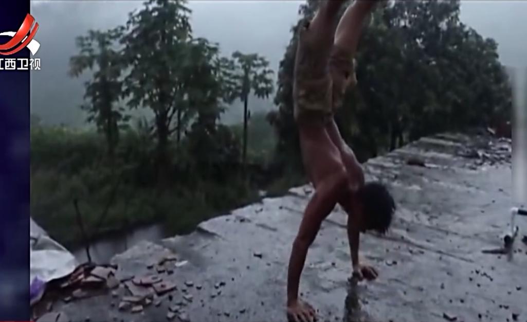 搬砖小伙逆袭人生,在工地搬砖健身网红