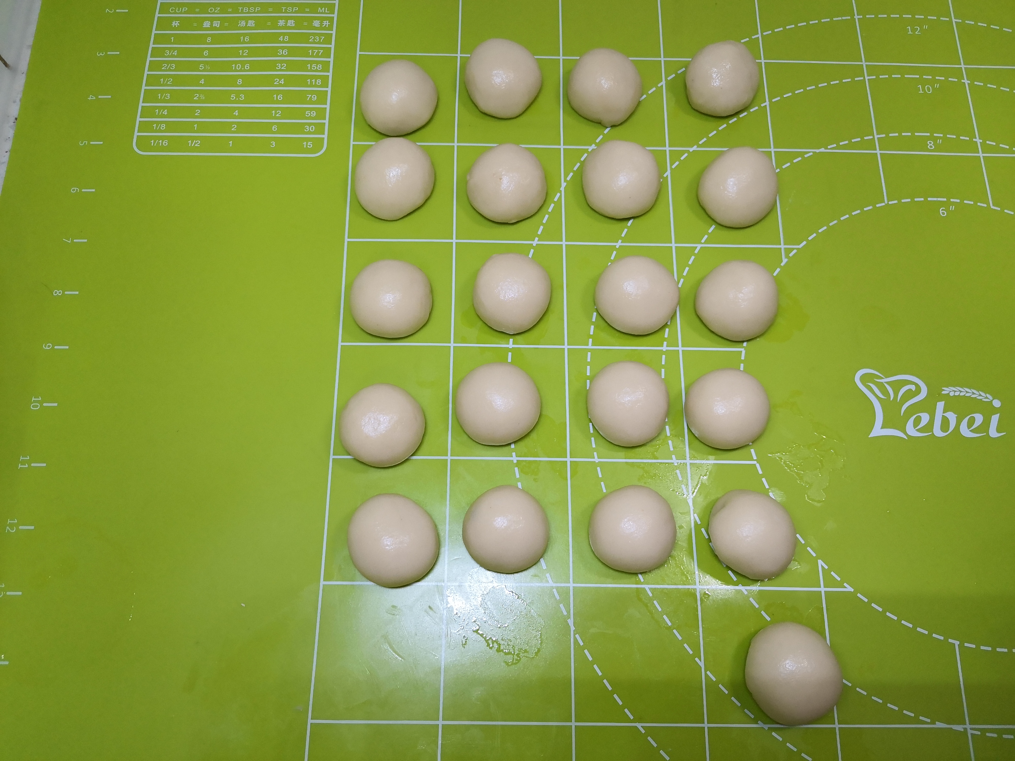 槐花饼怎么煎又软又香,槐花的10种家常做法槐花饼