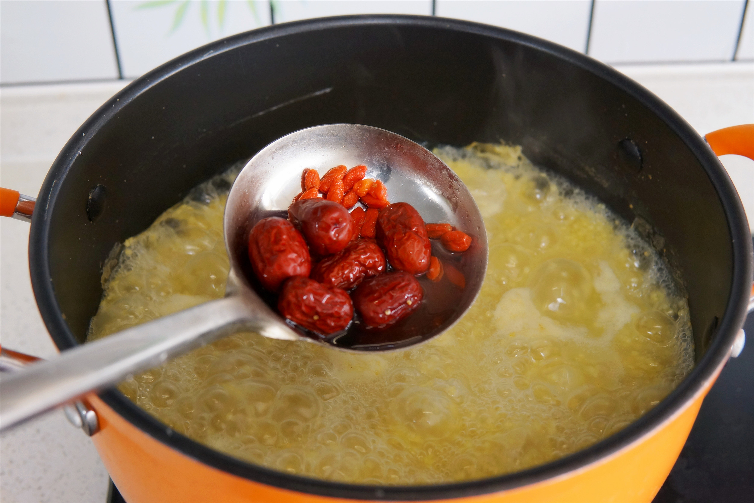 这粥，妈妈早餐必喝，满满的全是胶质，每周喝几次，省买化妆品了