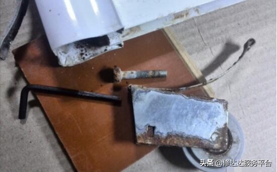 阳台推拉门推不动可以上油吗,阳台推拉门推不动怎么解决