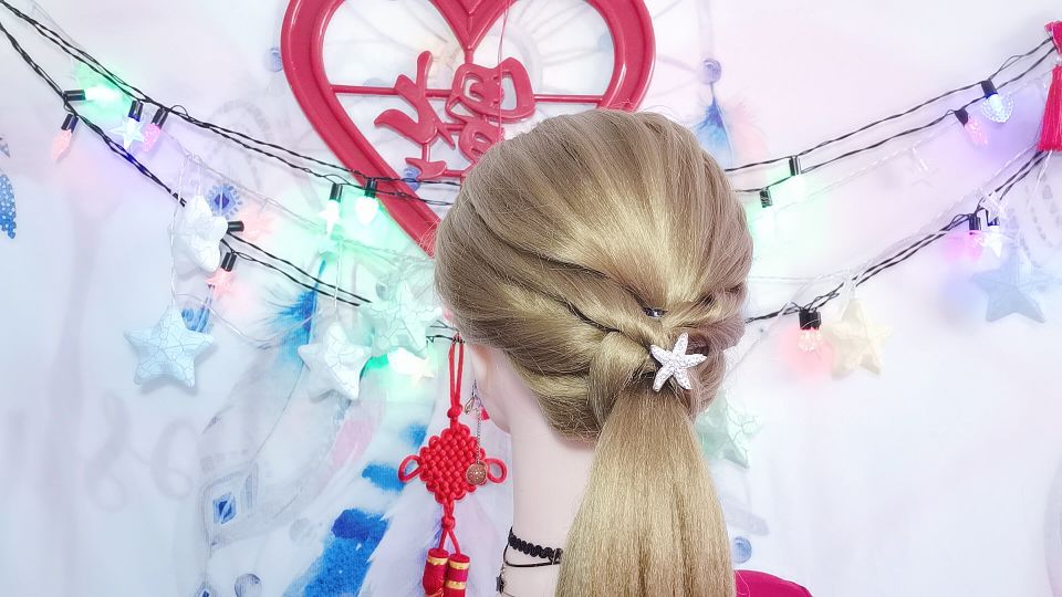 法式慵懒低马尾扎法学生党短发,短头发怎样扎低马尾好看又简单