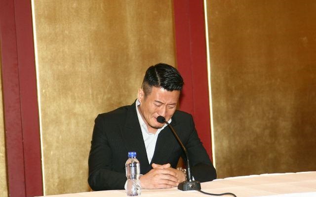 孙兴现实生活照,孙兴豪华游艇上打碟