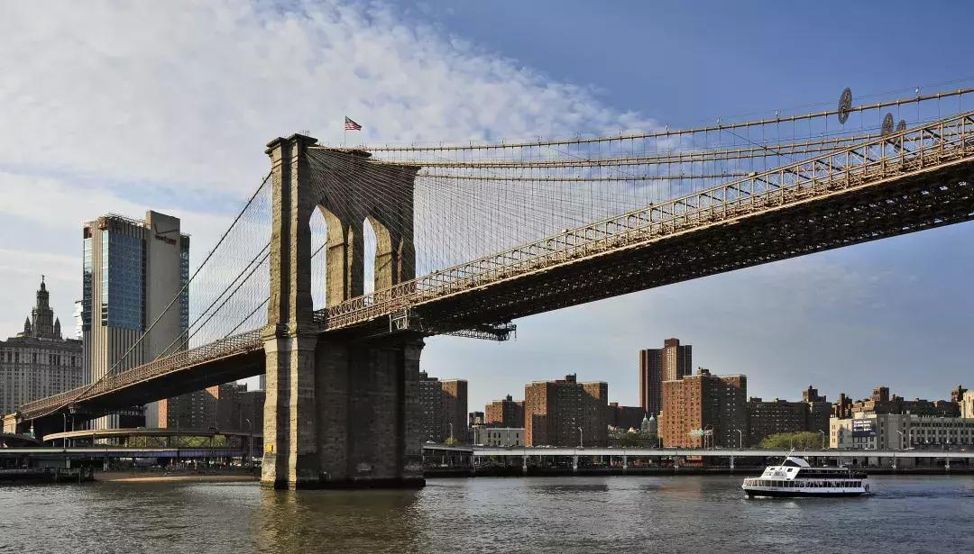 他花了165亿，买下了这支“贫民窟”里的球队