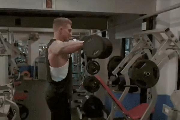 家里只有哑铃怎么练背,家里只有哑铃怎么锻炼