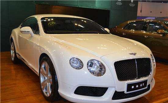 短视频的网红有哪些,开三百多万的兰博基尼的网红