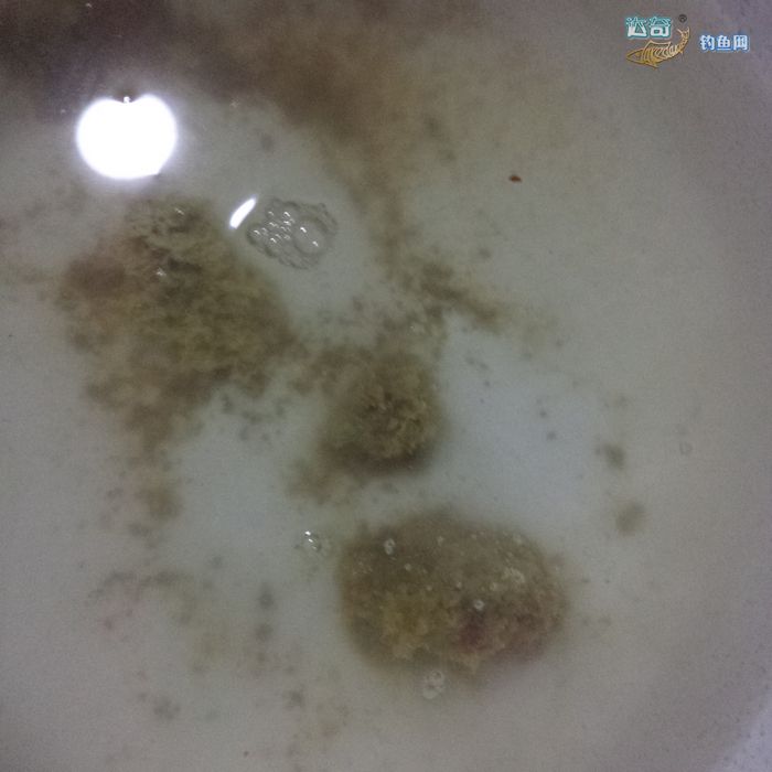 100毫升饵料十竿就拉下去，只允许一款拉饵的黑坑怎么拉大饵技巧