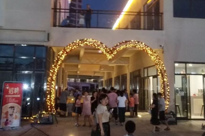 火爆｜N多品牌服装扎堆入驻宝丰观府·万象天街，潮生...