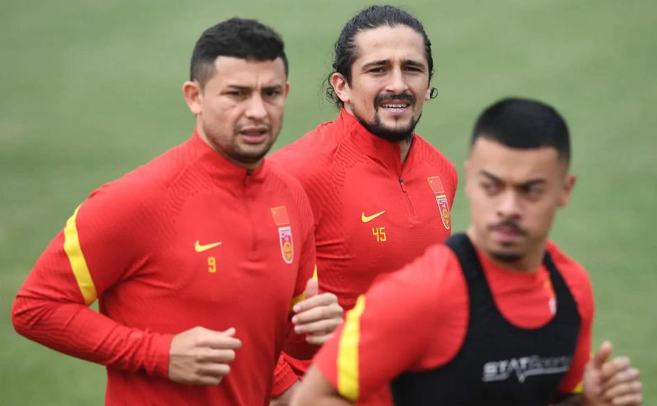 恒大为社会发展做出了巨大的贡献,意外恒大归化球员或无法代表国足