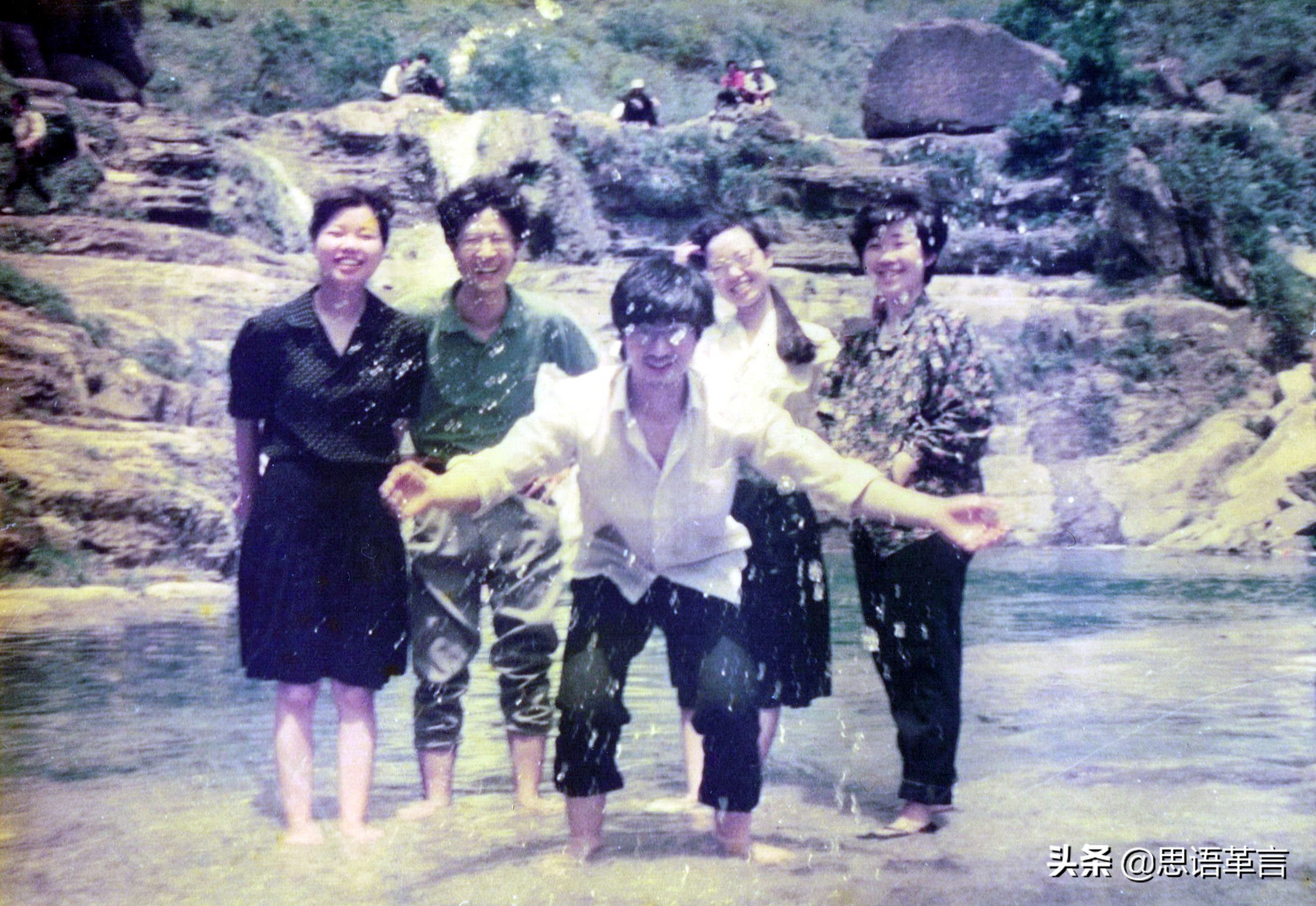 长将思绪忆飞马，总在脑海念二柴