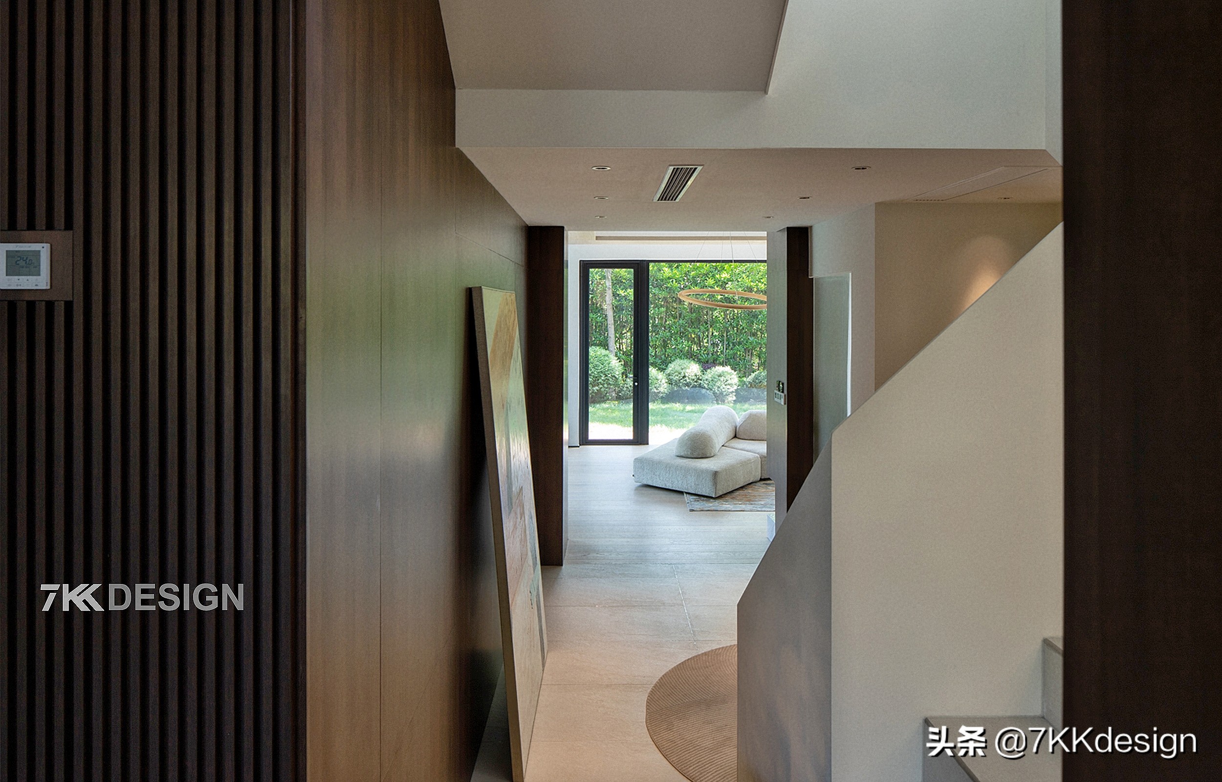 海边联排别墅小院实景现代轻奢,独栋带院子的小别墅年代感