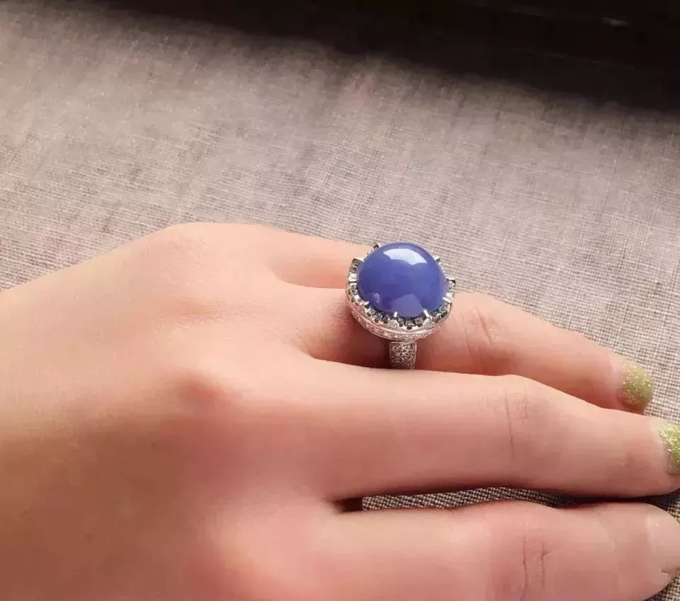 为啥翡翠的紫色被称为“春色”？这么香艳的名称其实源于一道菜