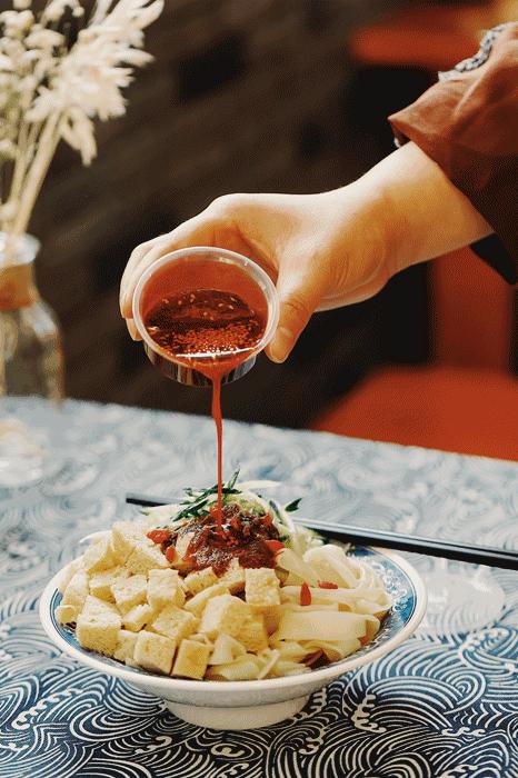 徐州凉皮开到悉尼！健身私教亲手烹制！美味到极致，还有变态辣…