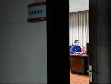 战疫情90后勇担当,90后抗疫情白衣天使事迹