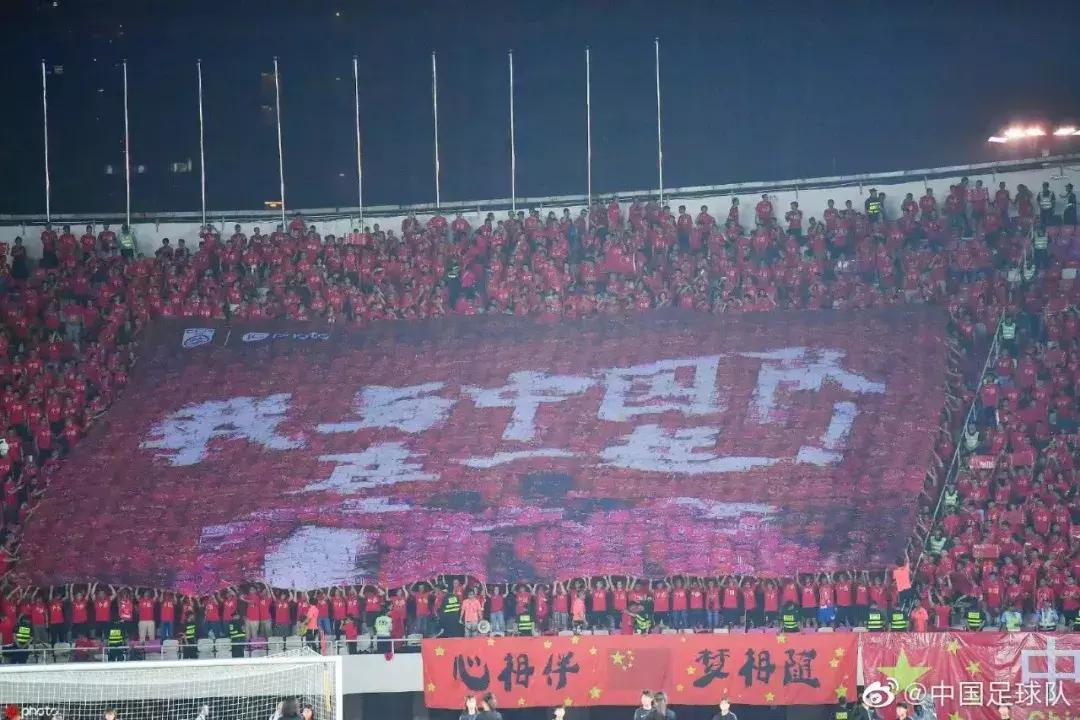 中国足球球迷超燃瞬间全场欢呼,国足进球球迷沸腾超燃剪辑