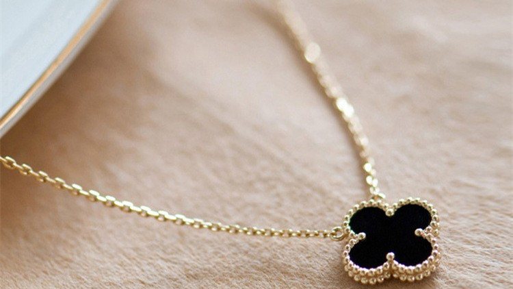四叶草玫瑰金套链的卖点和寓意,au750项链四叶草套链寓意