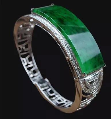 玉镯断裂但是没断开怎么修复,网上玉粉修复玉镯断裂是真是假