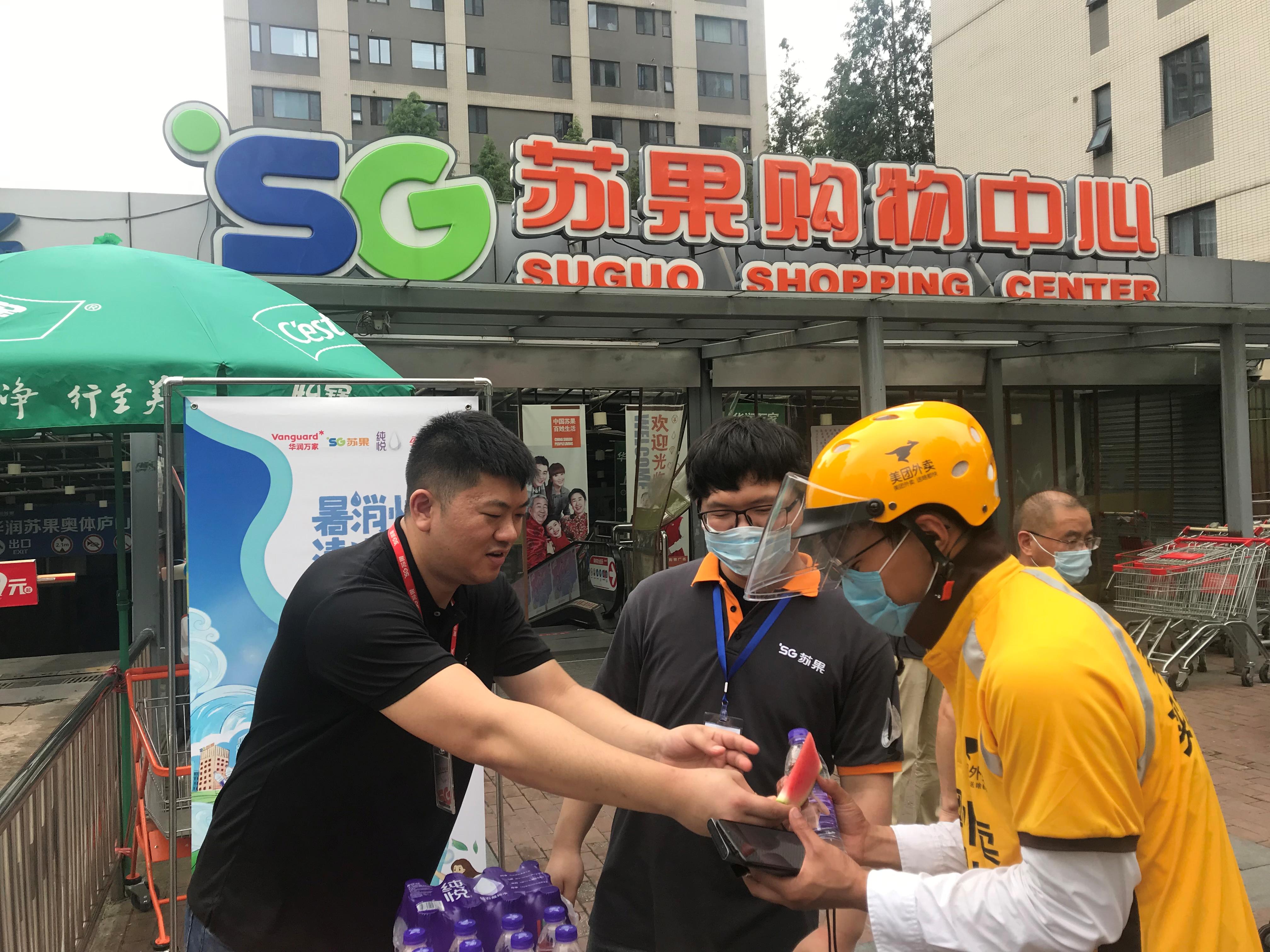 致敬夏日送清凉致敬高温下的坚守,夏日送清凉致敬最美劳动者