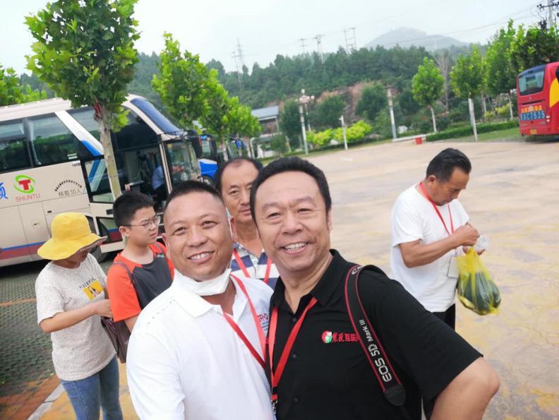 平山:汇聚八方众报友回舍镇上再聚首