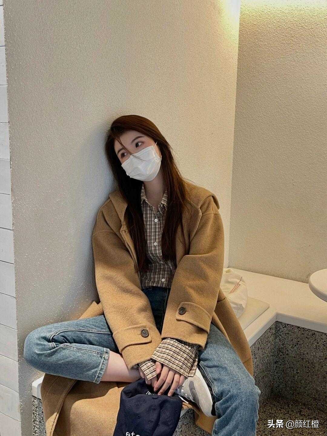 驼色长款大衣冬天怎么搭有女人味,冬季驼色大衣怎么搭配显年轻