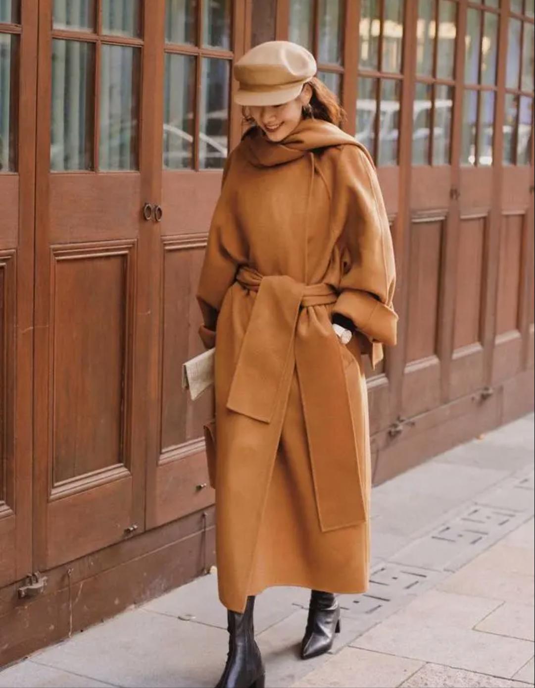 驼色睡衣式大衣穿搭女秋冬,驼色牛角扣大衣穿搭女秋冬