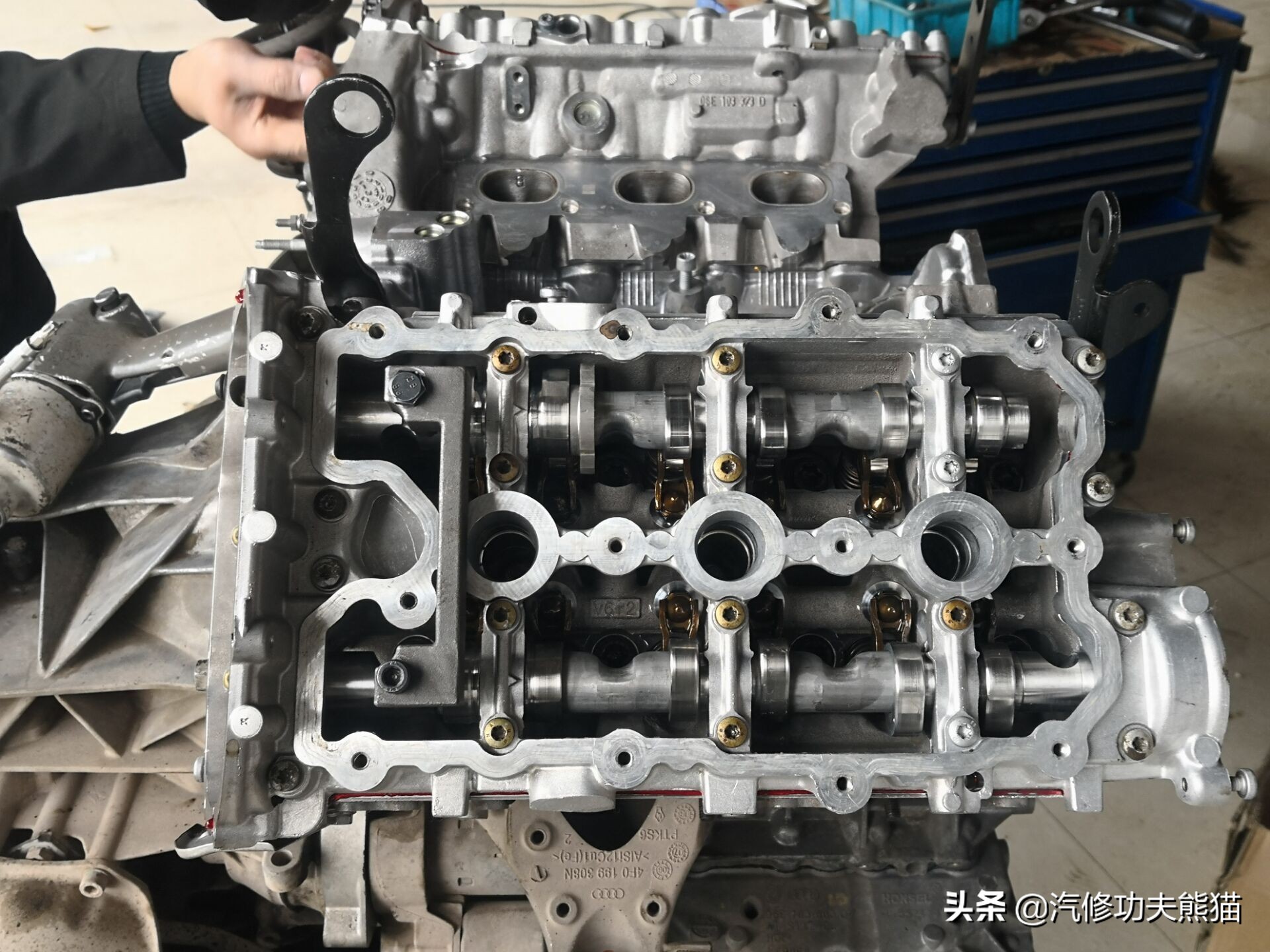16款奥迪a6l2.5自吸发动机漏油,奥迪a6l2.4免拆烧机油处理靠谱吗