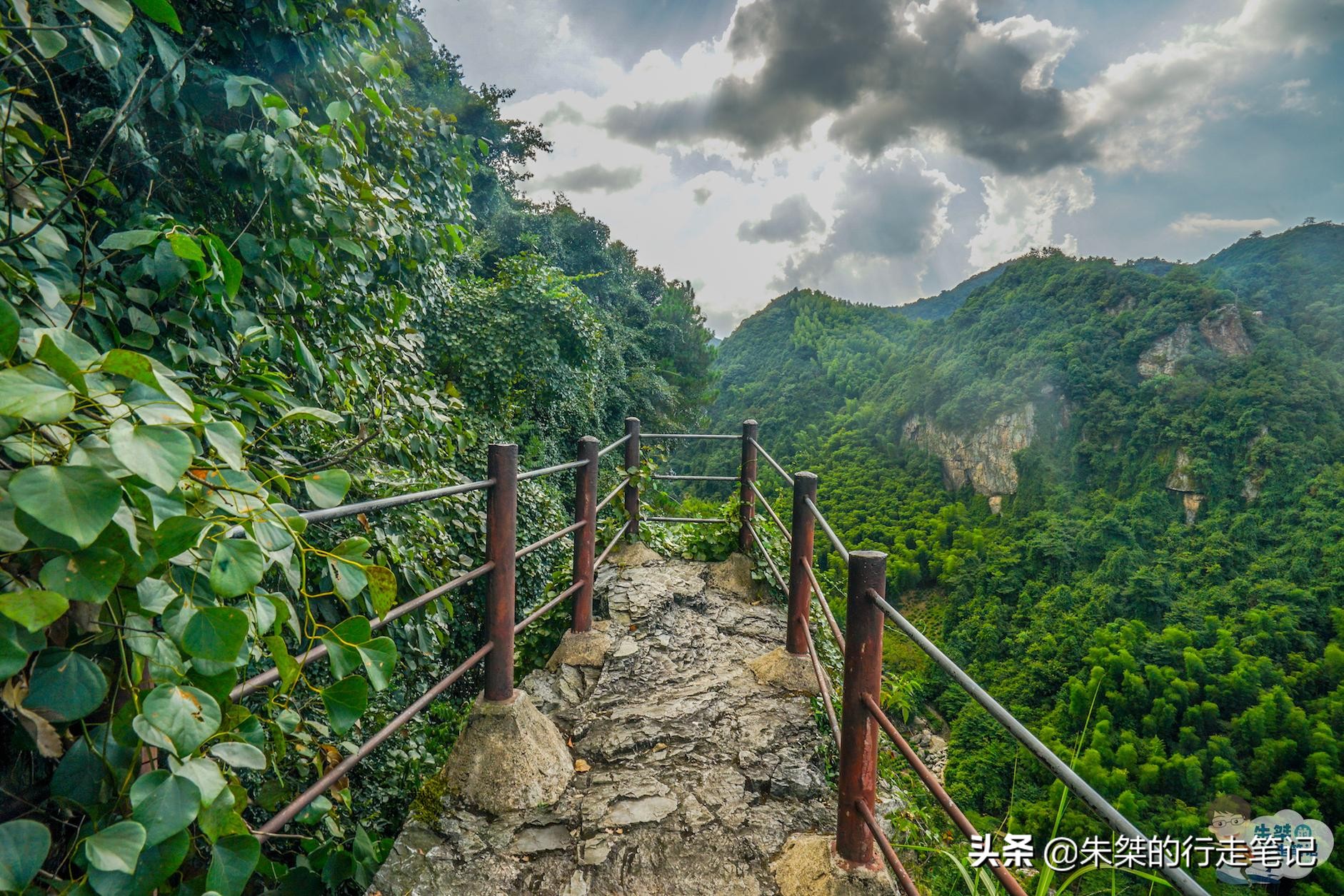 皖西大裂谷有很多山洞,皖西大裂谷景区