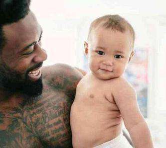 黑人球员孩子却是白人，做完亲子鉴定后，小乔丹沉默了