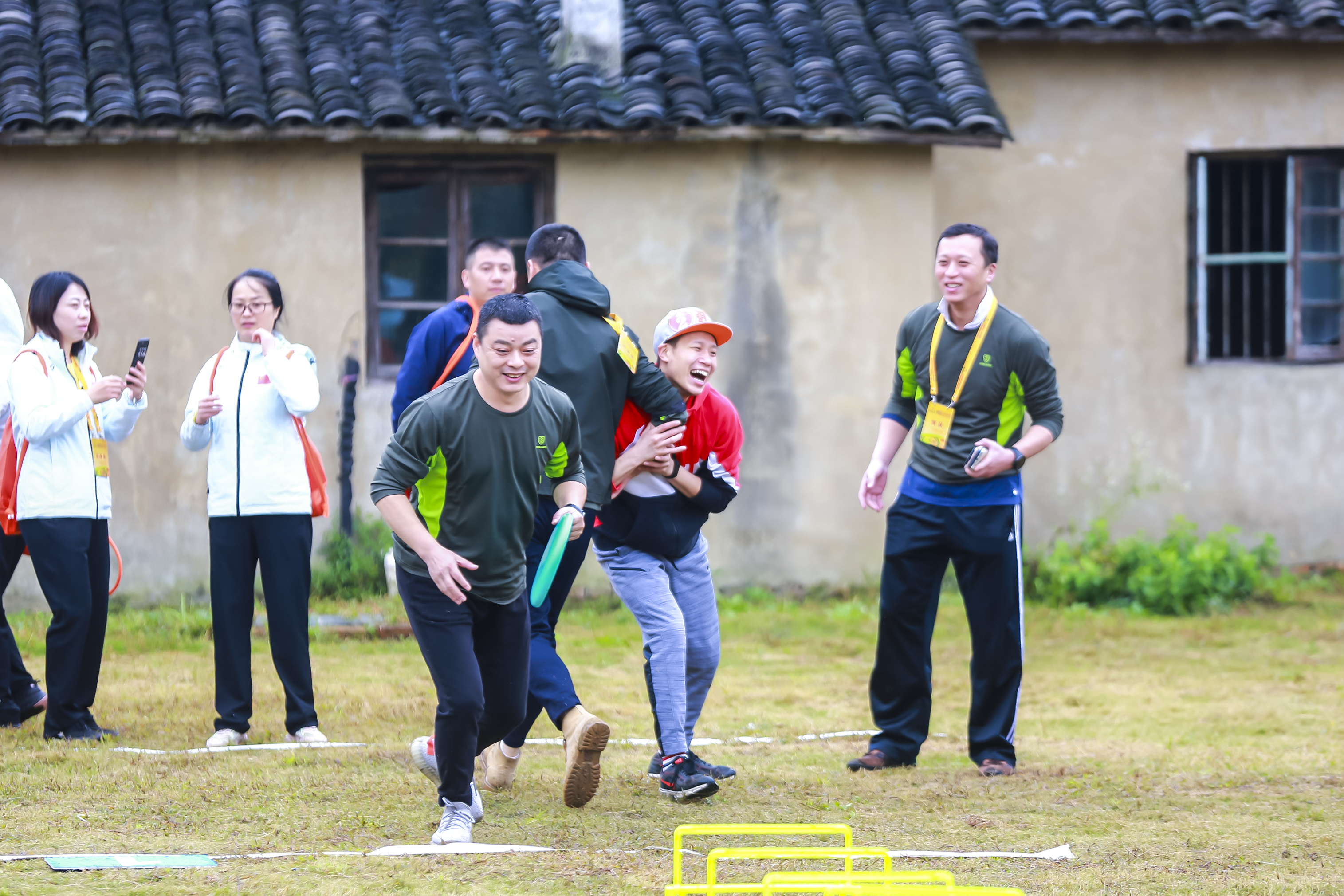 陆上打、天上飞、水中游，感受全方位体验——三省一市体育达人齐聚嘉兴动起来