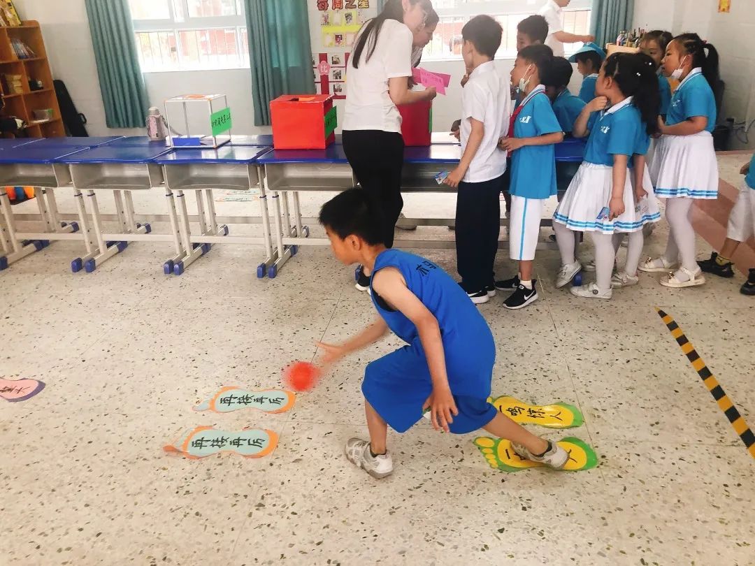 洛龙区第一实验小学学府校区“童心向*党**，梦想起航”游艺节活动