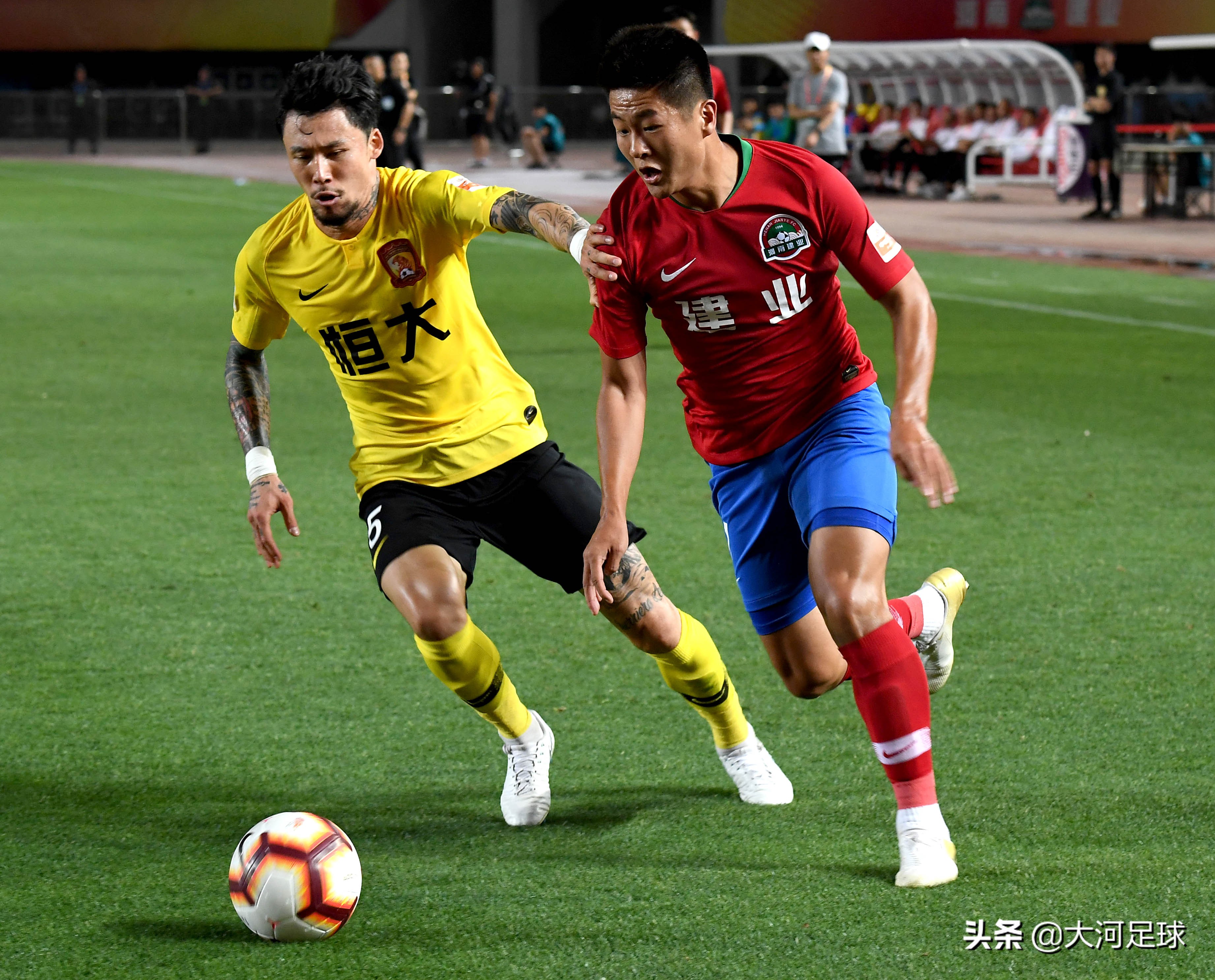 中超强队遭遇两连败弱队两连胜,中超单场爆发