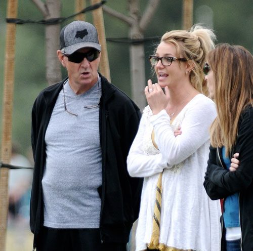 布兰妮被解救了吗,布兰妮自曝被父亲虐待13年后续