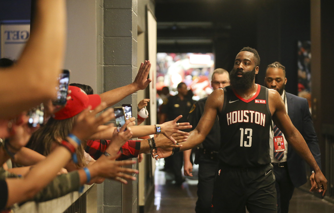 巴克利奥尼尔教防哈登,奥尼尔炮轰哈登原版视频