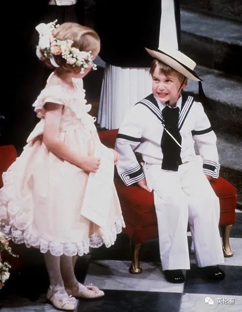 英国国王怎么也想不到，给他设计的童装在157年后火成这样