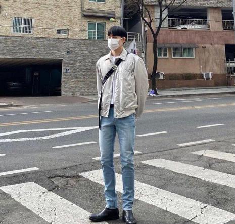 偏瘦的男生夏天怎么穿搭才好看,太瘦的男生怎么穿搭好看