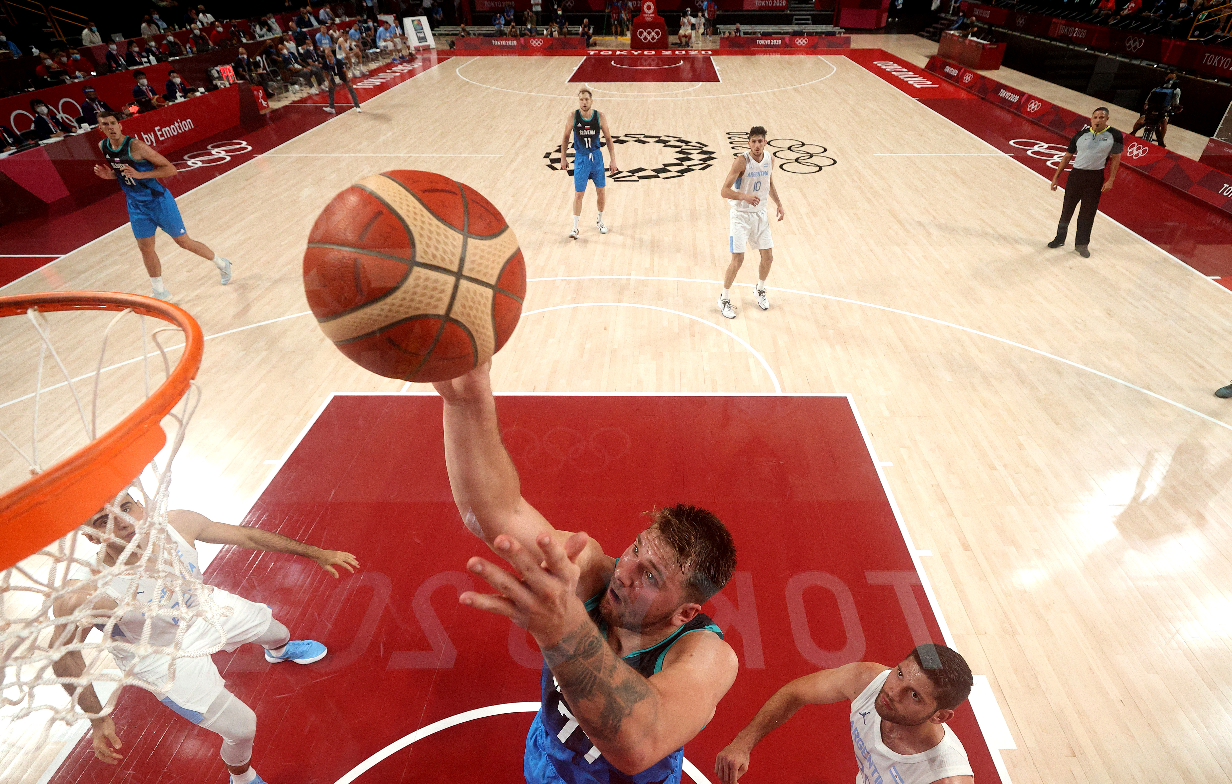 东契奇照片2024,东契奇世界杯照片