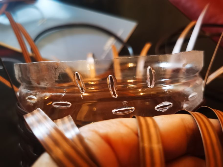 废旧塑料瓶做花盆过程,废旧塑料瓶制作花盆的视频