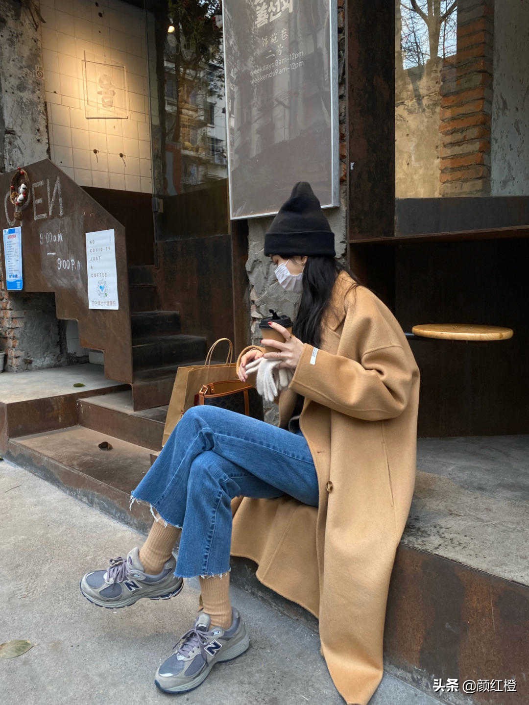 驼色长款大衣冬天怎么搭有女人味,冬季驼色大衣怎么搭配显年轻